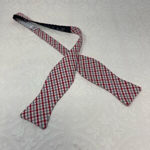 HIGH COTTON NECK BOW TIE, MADE IN NORTH CAROLINA, BEAUTIFUL RED WHITE & BLUE